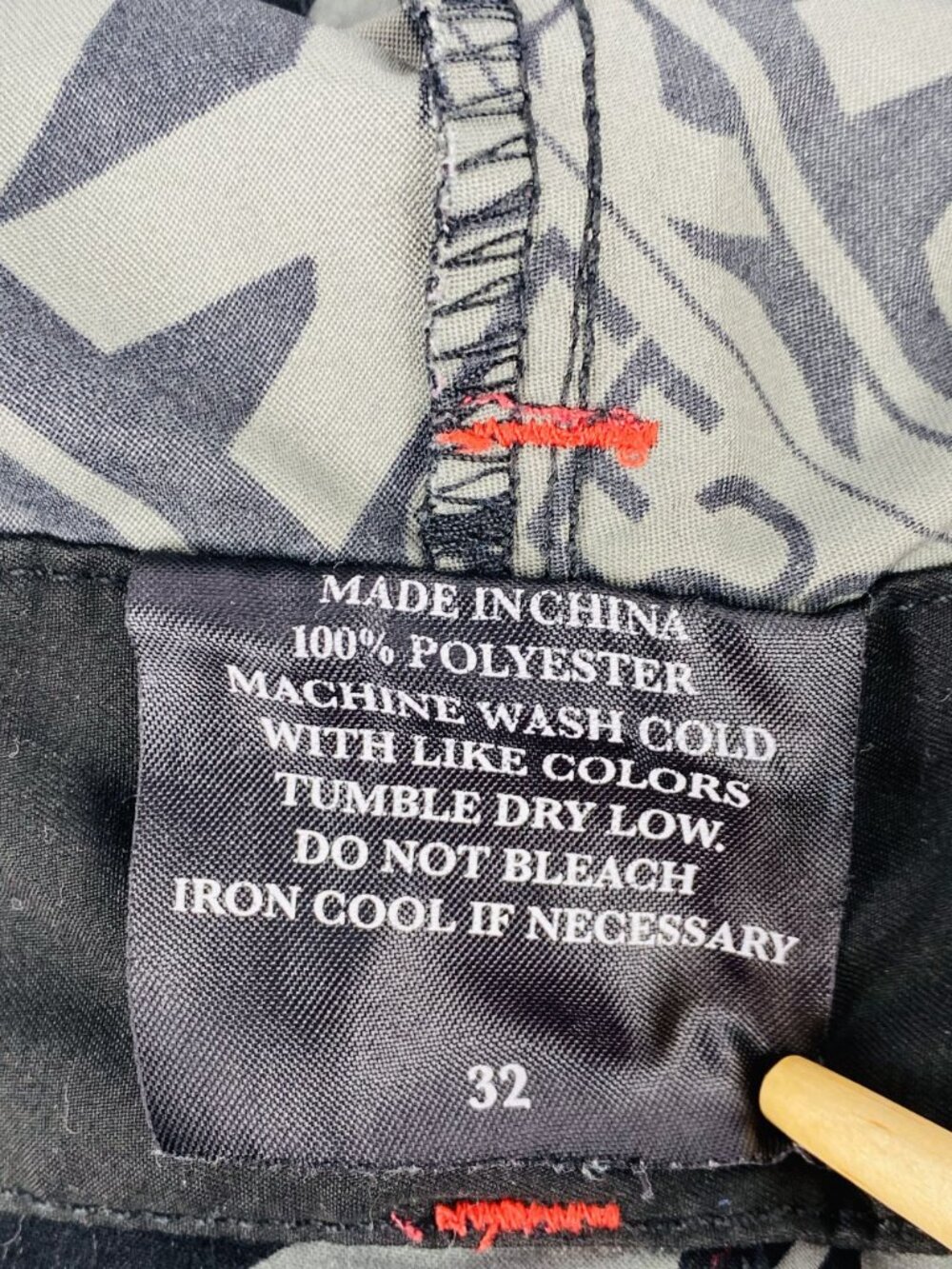 Young & Reckless Mens Board Shorts Size 32 100% Poly Black, Gray, Red - Picture 6 of 8